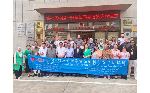 中國 - 阿拉伯國家食品配料與安全研修班代表團到訪銀川伊百盛，研學交流共話健康產業(yè)