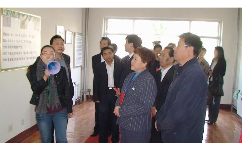 全國政協(xié)十一屆委員會委員、第六屆全國人大代表洪梅香蒞臨公司指導(dǎo)工作